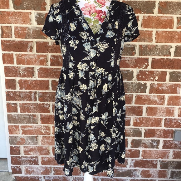 wild blue Dresses & Skirts - Sadie Robertson navy floral dress